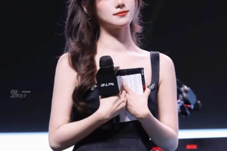 看球网移动端赛程与即时比分界面展示
